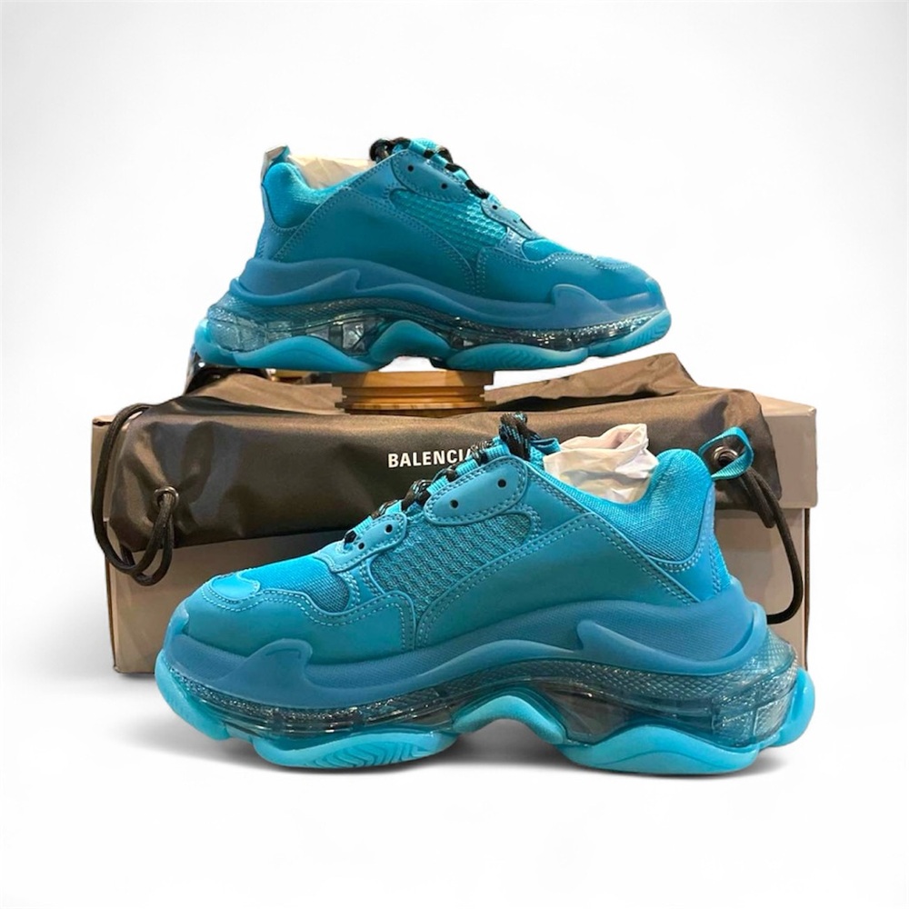 Balenciaga Triple‎ S Sneakers - Picture 2 of 3